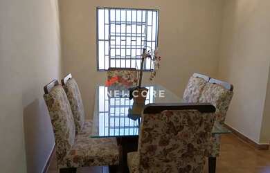 Imagem: A casa possui 3 Dormitórios, 1 Banheiro, 3 Vagas na garagem