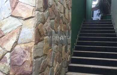 Imagem: A casa possui 3 Dormitórios, 4 Banheiros, 5 Vagas na garagem