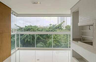 Imagem: O apartamento possui 3 Dormitórios, 5 Banheiros, 2 Vagas na