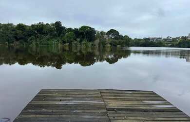 Imagem: A casa possui 4 Dormitórios, 2 Banheiros, 2 Vagas na garagem