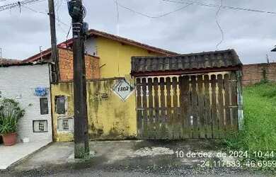 Imagem: A casa possui 2 Dormitórios, 1 Banheiro, 1 Vaga na garagem