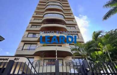 Imagem: O apartamento possui 4 Dormitórios, 5 Banheiros, 3 Vagas na