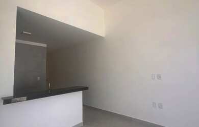 Imagem: A casa possui 2 Dormitórios, 2 Banheiros, 1 Vaga na garagem