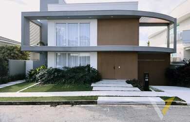 Imagem: A casa em condomínio possui 5 Dormitórios, 5 Banheiros, 500m²