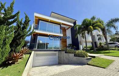 Imagem: A casa em condomínio possui 3 Dormitórios, 4 Banheiros, 4