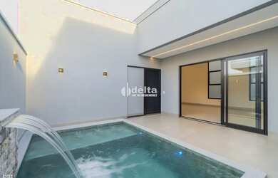 Imagem: A casa em condomínio possui 3 Dormitórios, 4 Banheiros, 4