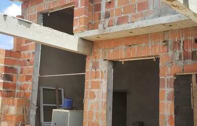 Imagem: A casa possui 3 Dormitórios, 2 Banheiros, 3 Vagas na garagem