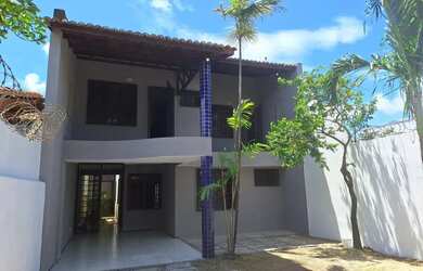 Imagem: A casa possui 4 Dormitórios, 3 Banheiros, 4 Vagas na garagem