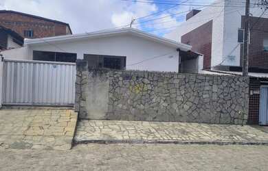 Imagem: A casa para alugar possui 2 Dormitórios, 2 Banheiros, 2 Vagas