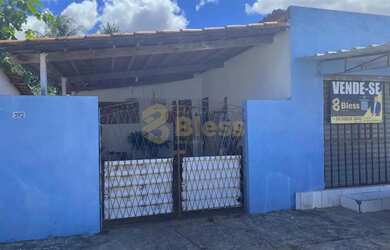 Imagem: A casa possui 2 Dormitórios, 1 Banheiro, 1 Vaga na garagem