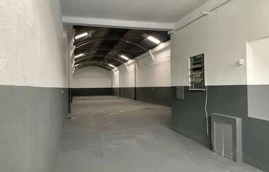 Imagem: O depósito possui 420m² de Área e está localizado em Olaria