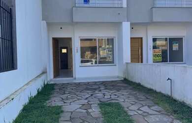 Imagem: A casa possui 3 Dormitórios, 3 Banheiros, 2 Vagas na garagem