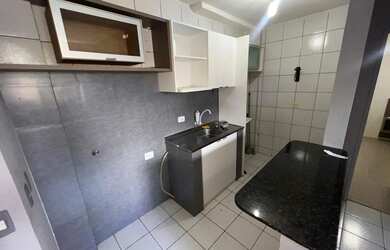 Imagem: A kitnet possui 1 Dormitório, 1 Banheiro, 1 Vaga na garagem