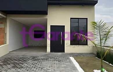 Imagem: A casa em condomínio possui 3 Dormitórios, 1 Banheiro, 2 Vagas