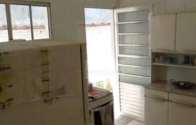 Imagem: A casa possui 2 Dormitórios, 1 Banheiro, 1 Vaga na garagem