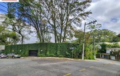 Imagem: A casa possui 5 Dormitórios, 5 Banheiros, 5 Vagas na garagem