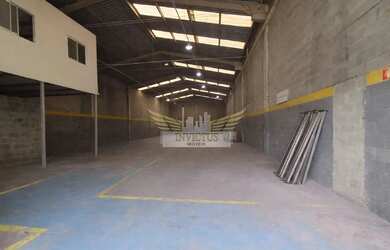 Imagem: O depósito possui 5 Vagas na garagem, 750m² de Área e está