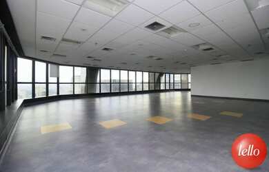 Imagem: O depósito possui 5 Vagas na garagem, 395m² de Área e está