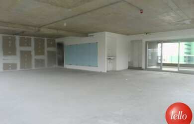 Imagem: O depósito possui 5 Vagas na garagem, 162m² de Área e está