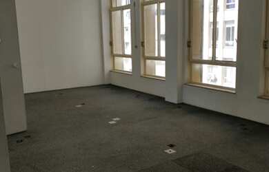 Imagem: O depósito possui 300m² de Área e está localizado em Centro