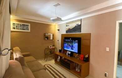 Imagem: A casa possui 3 Dormitórios, 2 Banheiros, 2 Vagas na garagem