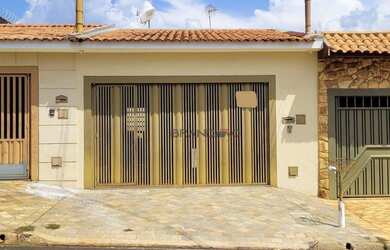 Imagem: A casa à venda possui 3 Dormitórios, 2 Banheiros, 2 Vagas