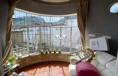 Imagem: A casa à venda possui 4 Dormitórios, 4 Banheiros, 5 Vagas