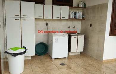 Imagem: A casa possui 3 Dormitórios, 3 Banheiros, 3 Vagas na garagem