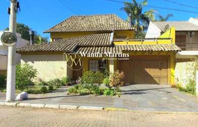 Imagem: A casa em condomínio possui 4 Dormitórios, 2 Banheiros, 3