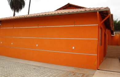 Imagem: A casa possui 2 Dormitórios, 1 Banheiro, 1 Vaga na garagem