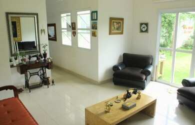 Imagem: A casa em condomínio possui 5 Dormitórios, 4 Banheiros, 4