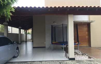 Imagem: A casa possui 4 Dormitórios, 4 Banheiros, 5 Vagas na garagem