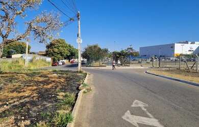 Imagem: O terreno possui 744m² de Área e está localizado em Jardim