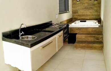 Imagem: A casa em condomínio possui 3 Dormitórios, 2 Banheiros, 2