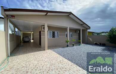 Imagem: A casa possui 5 Dormitórios, 2 Banheiros, 4 Vagas na garagem