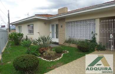 Imagem: A casa possui 4 Dormitórios, 4 Banheiros, 2 Vagas na garagem