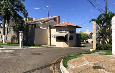 Imagem: A casa em condomínio possui 3 Dormitórios, 2 Banheiros, 4