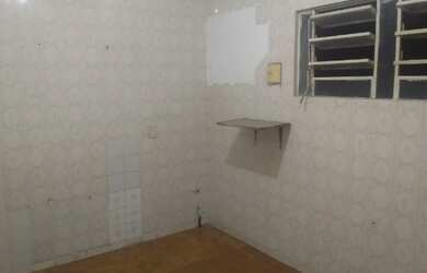 Imagem: A casa possui 2 Dormitórios, 1 Banheiro, 1 Vaga na garagem