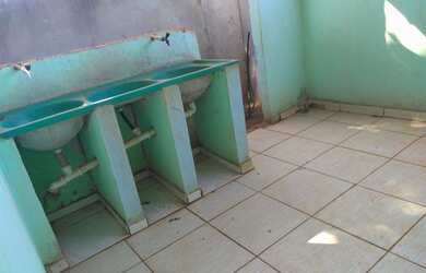 Imagem: A casa possui 2 Dormitórios, 1 Banheiro, 2 Vagas na garagem