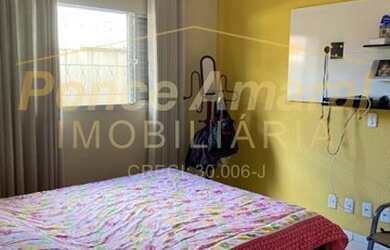 Imagem: A casa possui 3 Dormitórios, 1 Banheiro, 4 Vagas na garagem