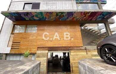 Imagem: A casa em condomínio possui 4 Dormitórios, 5 Banheiros, 2