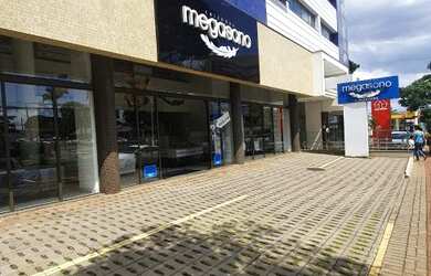 Imagem: O depósito possui 4 Vagas na garagem, 374m² de Área e está