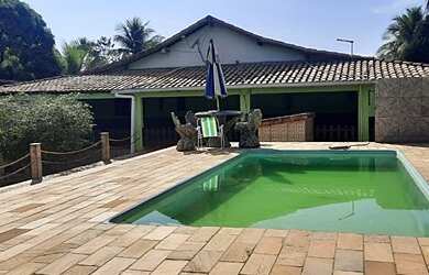 Imagem: A casa possui 5 Dormitórios, 5 Banheiros, 4 Vagas na garagem