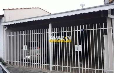 Imagem: A casa possui 3 Dormitórios, 1 Banheiro, 2 Vagas na garagem