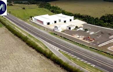 Imagem: O depósito possui 5 Vagas na garagem, 1.100m² de Área e