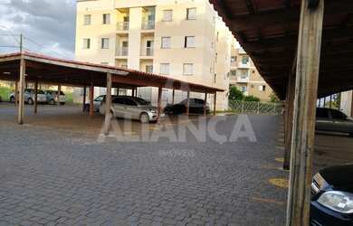 Imagem: O apartamento possui 2 Dormitórios, 1 Banheiro, 1 Vaga na garagem