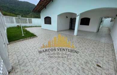 Imagem: A casa possui 3 Dormitórios, 2 Banheiros, 3 Vagas na garagem