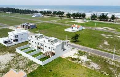 Imagem 1: Sobrado a 200 metros da Praia no bairro Areias Claras - Balneário Gaivota...