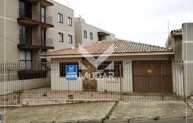 Imagem: A casa possui 3 Dormitórios, 2 Banheiros, 3 Vagas na garagem