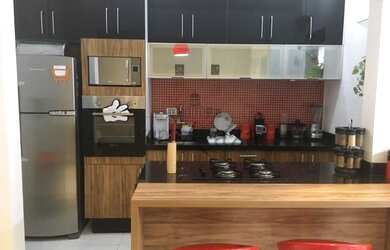 Imagem: A casa possui 2 Dormitórios, 3 Banheiros, 1 Vaga na garagem